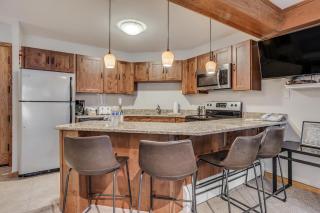 Laurelwood Condominiums 201 - 6