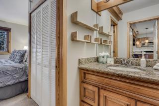 Laurelwood Condominiums 201 - 1