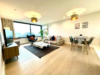 1 Min Walk to the Best Beach! Stunning New 2 Bedroom Apartment - Great Location - FREE Parking - Fast WiFi - Smart TV - sleeps up to 4! Close to Purbeck, Corfe Castle, Sandbanks, Poole & Bournemouth - 9