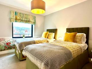 1 Min Walk to the Best Beach! Stunning New 2 Bedroom Apartment - Great Location - FREE Parking - Fast WiFi - Smart TV - sleeps up to 4! Close to Purbeck, Corfe Castle, Sandbanks, Poole & Bournemouth - 7