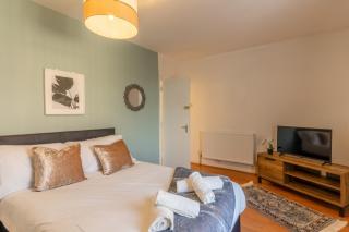 "Furnished Rentals Direct" DominionHouse cul-de-sac Home for 6 people in Anfield near LFC, Goodison Park, Free Street Parking, Suits Travellers, contractors and Family, Near Football action and 10 minutes drive to Liverpool City Centre - 0
