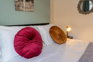 "Furnished Rentals Direct" DominionHouse cul-de-sac Home for 6 people in Anfield near LFC, Goodison Park, Free Street Parking, Suits Travellers, contractors and Family, Near Football action and 10 minutes drive to Liverpool City Centre - 3