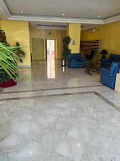 Heart of Puerto Banus newly renavated Free parking , WIFi ,Pool,Gym,Padel court - Marbella - 2