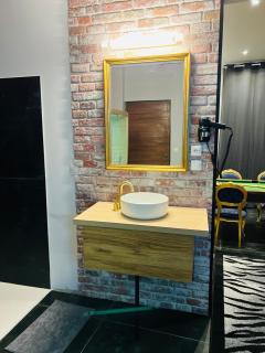 Capsule Street Art - Sauna- Jacuzzi - Playstation 5 - Billard - Netflix - Home cinéma - Terrasse - Douai - 7