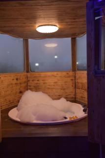 מפגש הדובדבן - 1