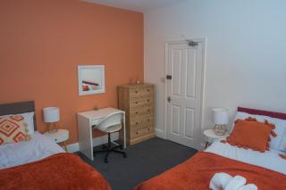 The Private Villa, Northampton Centre, 9 Beds, 5 bedrooms, Sleeps 12 - Northampton - 8