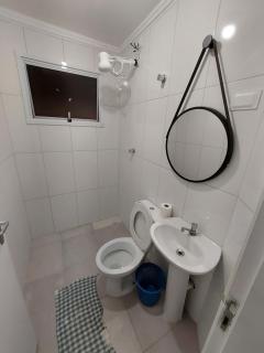 Apto 2 dorm, a 250m praia do Indaia, aceitamos PET saida 15h - 2