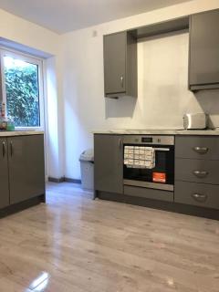 Lovely 3 Bedroom Entire Home With Street Parking - Close to NEC, BHX Airport - Sleeps 6 Guests IDEAL FOR CONTRACTORS & FAMILIES - Birmingham - 5