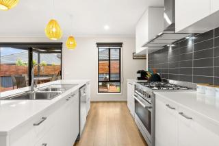 Kookaburra Corner - Cowes - 2