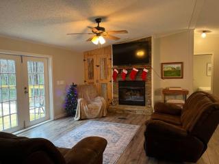 Rustic Relaxation Home! Spacious and Private - - 3