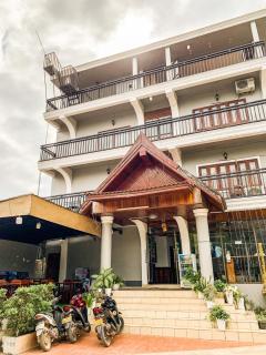 Bountang Mountain View Riverside Hotel - 1