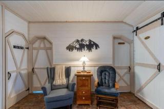 Little Bear's Bungalow; Log Cabin w/Mountain views - Gold Bar - 5