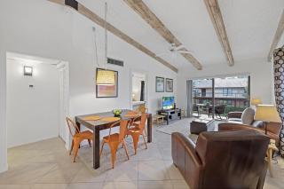 Inviting condo with pool just a steps from the beach - 9