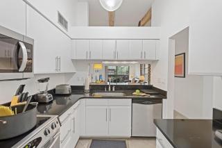 Inviting condo with pool just a steps from the beach - 2