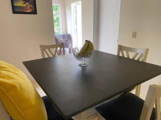 lovely 2 bedroom Apt 4 warm cosy comfortable - Belmont - 8