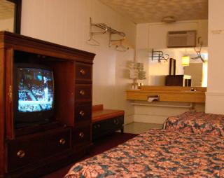 Gray Plaza Motel - 8