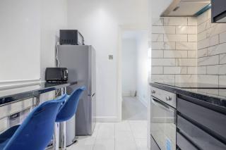 Lush Stays I Lovely Apartment in Tilbury I Free Parking I Wi-Fi - 8