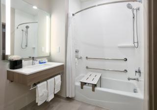 Holiday Inn Express & Suites North Dallas at Preston by IHG - 8