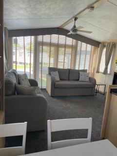 Holiday home at cherry tree holiday park Burgh castle Great Yarmouth Norfolk - Great Yarmouth - 8
