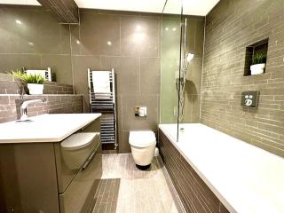 Stunning New 2 Bedroom Apartment - Next to the Beach - Great Location - FREE Parking - Fast WiFi - Smart TV - sleeps up to 4! Close to Purbeck, Corfe Castle, Sandbanks, Poole & Bournemouth - 8