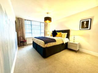 Stunning New 2 Bedroom Apartment - Next to the Beach - Great Location - FREE Parking - Fast WiFi - Smart TV - sleeps up to 4! Close to Purbeck, Corfe Castle, Sandbanks, Poole & Bournemouth - 1