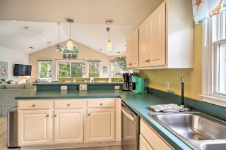 Coastal Home with Community Pool Less Than 2 Miles to Beach! - Corolla - 2