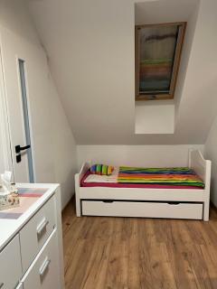 Pokój z aneksem kuchennym - 8