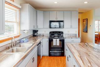 Hooked on Beach Life #16-AC: Dog-Friendly, Ocean View, Shared Pool - 2