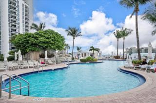 Luxe beachfront studio at Sunny Isles Miami - Miami Beach - 0