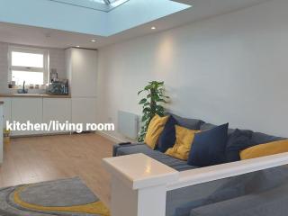 1 bedroom modern duplex - Southampton - 6