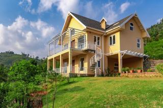 Yellow Tulip with Breakfast, BBQ Grill & Pet Home by StayVista - Coonoor - 0