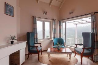 Yellow Tulip with Breakfast, BBQ Grill & Pet Home by StayVista - Coonoor - 4