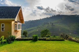 Yellow Tulip with Breakfast, BBQ Grill & Pet Home by StayVista - Coonoor - 9