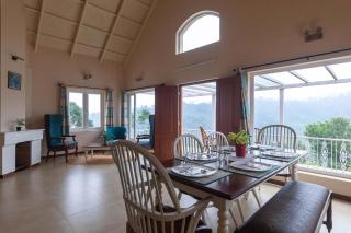 Yellow Tulip with Breakfast, BBQ Grill & Pet Home by StayVista - Coonoor - 5