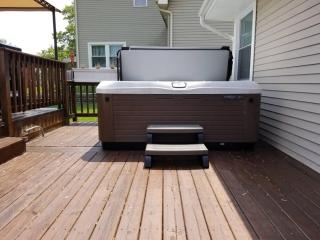 Chain O Lakes Nautical 4Bed 3Bath Waterfront with Bonus Room, Large Deck and Hot Tub - 1