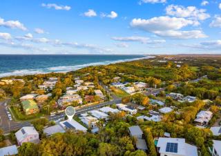 Luxury Modern 4 BR Pet Friendly Family Beach Home - Yaroomba - 6