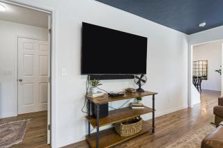 Caldwell Lux Getaway! Large Family Friendly Home - Caldwell - 5