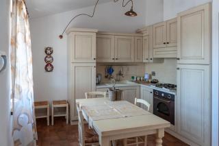 Elm Tree, Olive Brench and Cypress Farmhouse Apartments With Pool - Happy Rentals - Panicale - 6