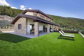 Villa Divina - APT Icona con piscina e vista lago - Castelletto di Brenzone - 4