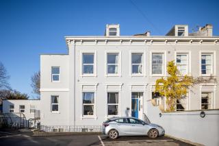 Curb Properties - Super 2 Bed Apartment 5 Min From Town Centre - 6