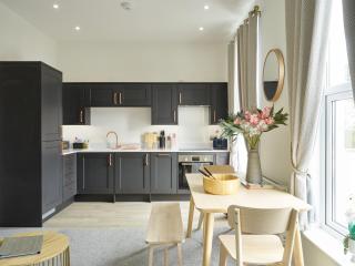 Curb Properties - Super 2 Bed Apartment 5 Min From Town Centre - 0