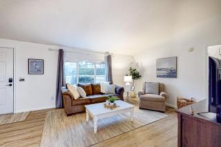 Chateau Camano - Madrona Beach - 7