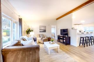 Chateau Camano - Madrona Beach - 5