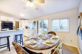 Chateau Camano - Madrona Beach - 4