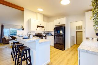 Chateau Camano - Madrona Beach - 1