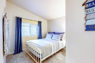 Chateau Camano - Madrona Beach - 9