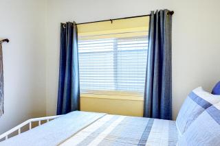 Chateau Camano - Madrona Beach - 8