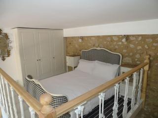 Lou Marcelou - Apartment Two - 6