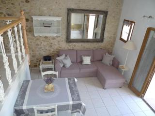 Lou Marcelou - Apartment Two - 7