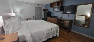 HomeTowne Studios by Red Roof Egg Harbor-Atlantic City Airport - 2